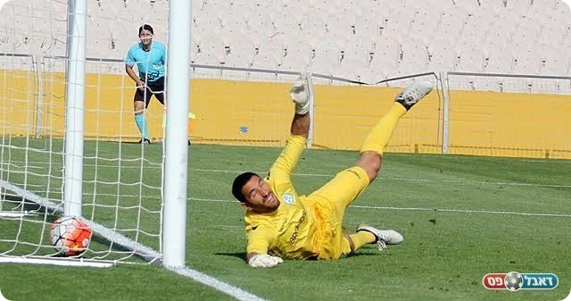 בר מנקר נכנע לבעיטה של מחפוד (לירן דורף)